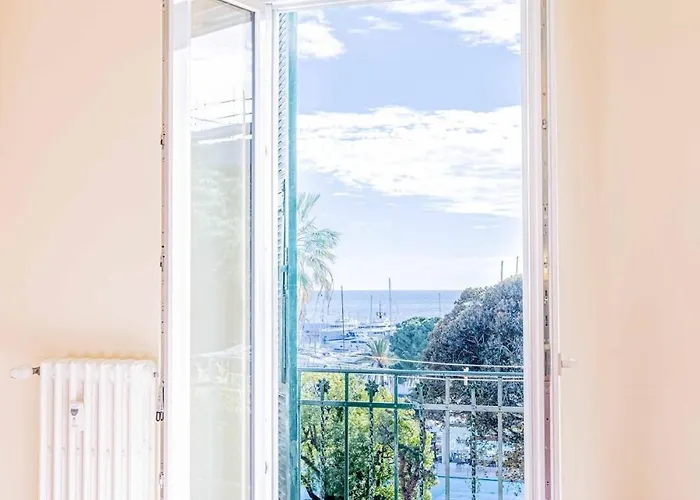 Cavallotti 70 - Renovated With A Sea View Apartment